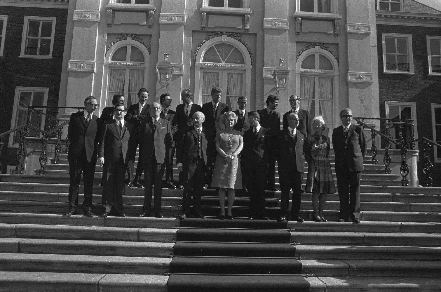 Bordesfoto markeert het einde van kabinetsformatie van 1972-1973. Foto: Bert Verhoeff, Nationaal Archief / Anefo.