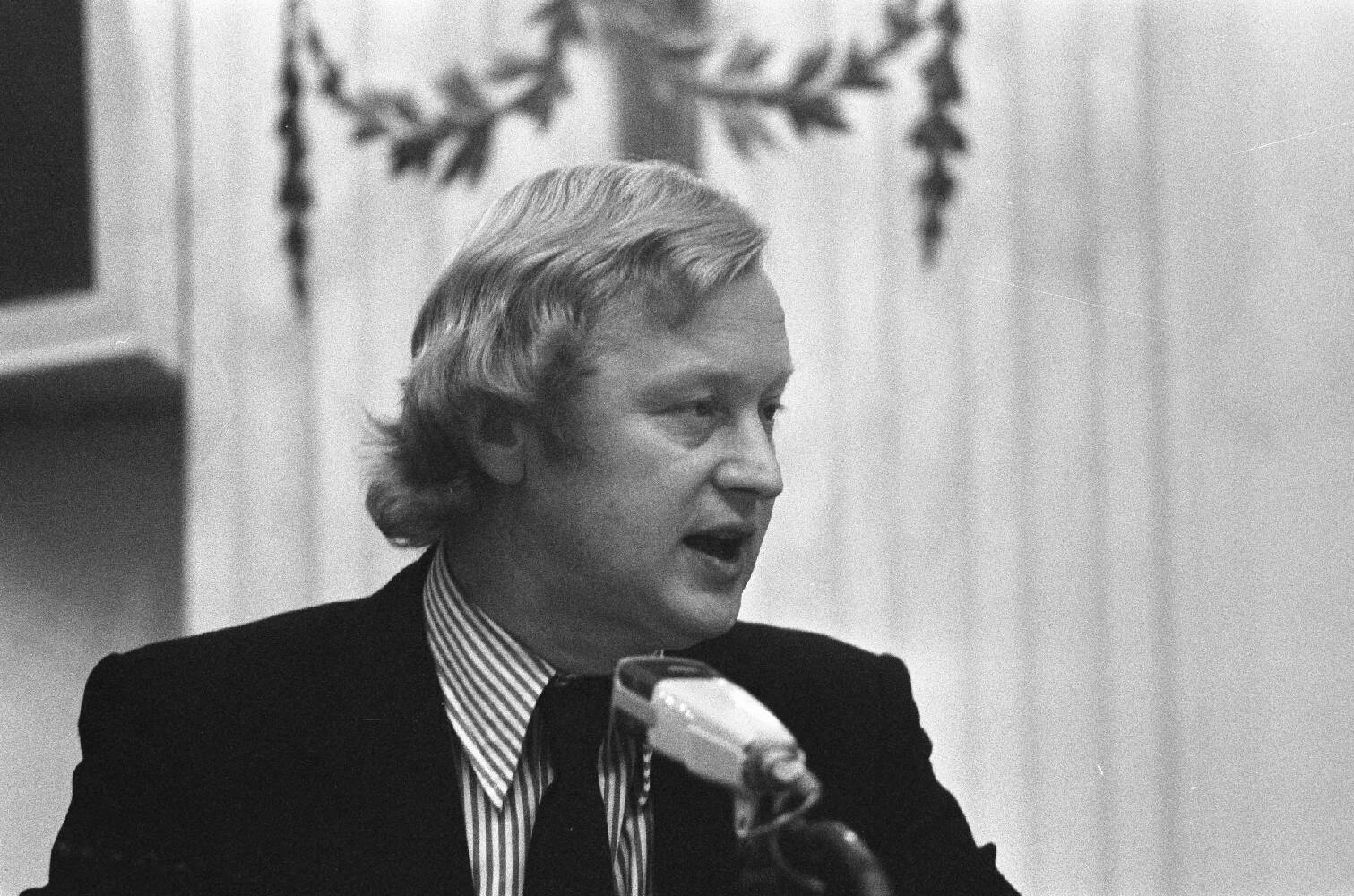 KVP-fractievoorzitter Frans Andriessen spreekt in de Tweede Kamer, 18 december 1972. Foto: Nationaal Archief / Anefo.
