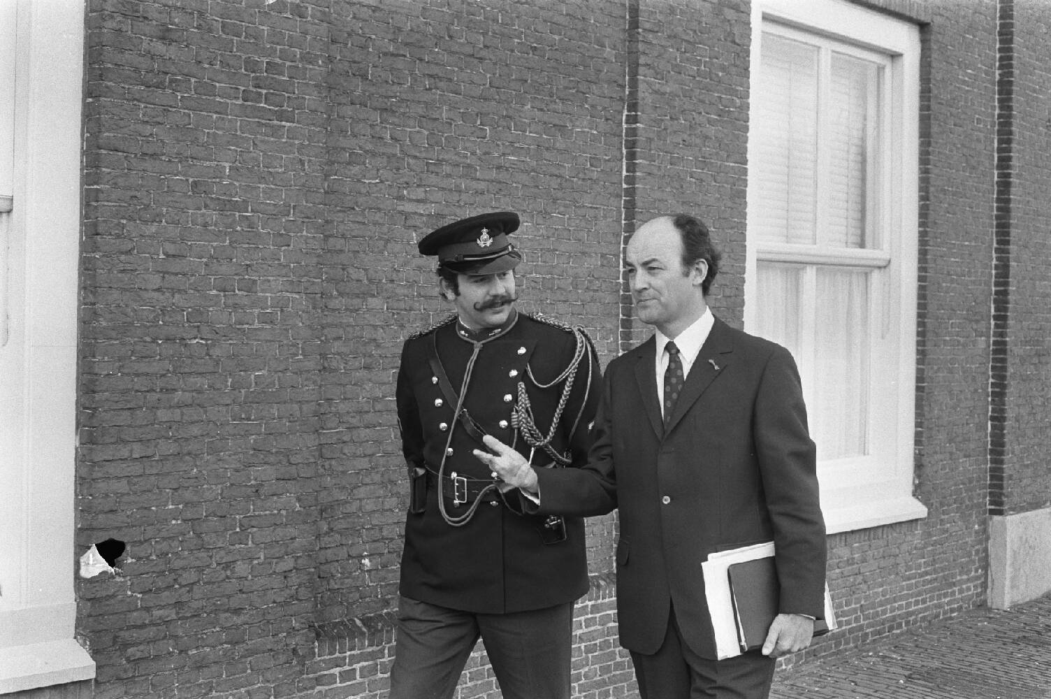 Wim Aantjes wordt ontvangen op Paleis Soestdijk door koningin Juliana, 7 april 1973. Foto: Nationaal Archief/Anefo.